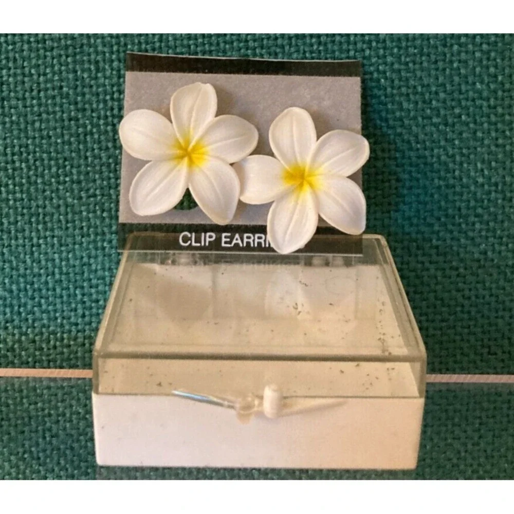 Vintage Oleander or Magnolia Flower‎ Clip-on Earrings